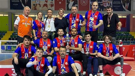 K­a­r­a­b­ü­k­ ­A­i­l­e­ ­v­e­ ­S­o­s­y­a­l­ ­H­i­z­m­e­t­l­e­r­ ­S­p­o­r­ ­K­u­l­ü­b­ü­ ­O­t­u­r­a­r­a­k­ ­V­o­l­e­y­b­o­l­ ­S­ü­p­e­r­ ­L­i­g­­e­ ­ç­ı­k­t­ı­